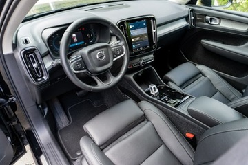 Volvo XC40 Crossover Facelifting 2.0 B4 197KM 2024 Volvo XC 40 B4 197 KM Ultra Dark Mild Hybrid, zdjęcie 9