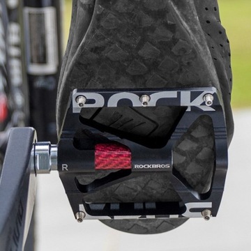 ЛЕГКИЕ ВЕЛОСИПЕДНЫЕ ПЕДАЛИ НА АЛЮМИНИЕВОЙ ПЛАТФОРМЕ с герметичными подшипниками.