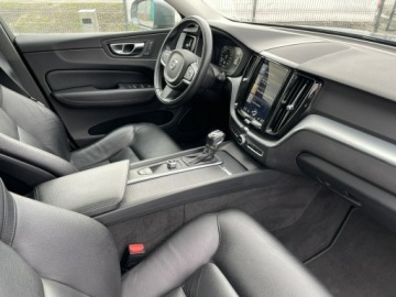 Volvo XC60 II Crossover T5 250KM 2018 Volvo XC 60 4x4 T5 Momentum 2018 kamera, zdjęcie 29