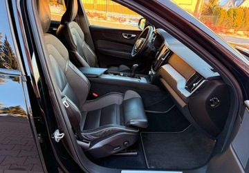 Volvo XC60 II Crossover D4 190KM 2020 Volvo XC 60 R DESIGN 2.0D4 190ps 6Biegow AWD4x4 Kamera FullLed Bezwypadkow, zdjęcie 19