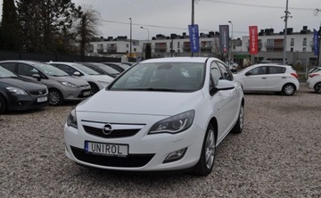 Opel Astra J Hatchback 5d 1.4 Turbo ECOTEC 140KM 2010 Opel Astra 1.4 Turbo Benzyna Xenon Tempomat Cz. parkowania INFINITI 1.4, zdjęcie 1