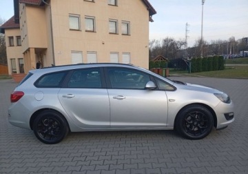 Opel Astra J Sports Tourer Facelifting 1.7 CDTI ECOTEC 130KM 2013 Opel Astra Zarejestrowany - ubezpieczony - 1,7 - 130 KM 1.7 Diesel 130KM, zdjęcie 6