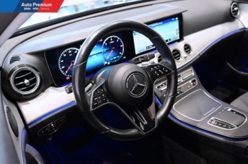 Mercedes Klasa E W213 Limuzyna Facelifting 2.0 E220d 194KM 2022 Mercedes-Benz Klasa E 220dFV23Reflektory LED StatyczneOswietlenie Ambiente, zdjęcie 6