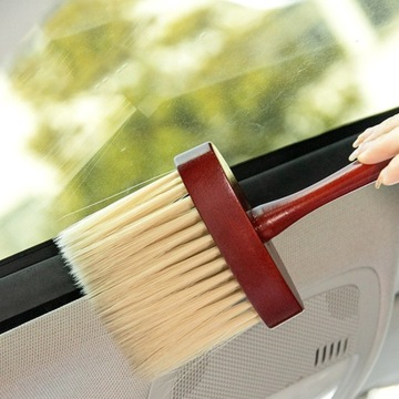 Szczotki z miękkiego włosia do usuwania kurzu z wylotu powietrza w samochodzie, czerwone