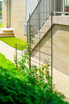 Цветочная лестница Металлическая опора 120х75 см