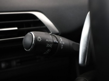 Peugeot 5008 II Crossover 1.5 BlueHDI 130KM 2019 Peugeot 5008 automat jasna tapicerka półskóry, zdjęcie 37