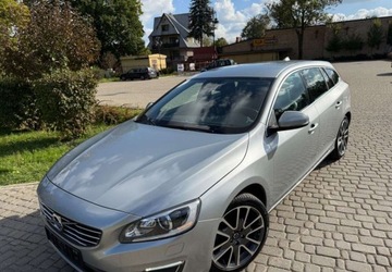 Volvo V60 I Kombi Facelifting 2.0 D4 DRIVE-E 190KM 2015 Volvo V60 Volvo V60 D4 Summum 2.0 Diesel 190KM, zdjęcie 2