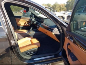 BMW Seria 5 G30-G31 2019 BMW Seria 5 2019 BMW 530E XDRIVE IPERFORMANCE 2.0 Hybryda 180KM, zdjęcie 10