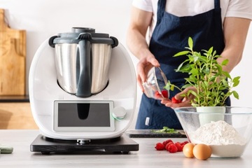 PODSTAWKA POD THERMOMIX CZARNA DREWNIANA BUK TM5/6