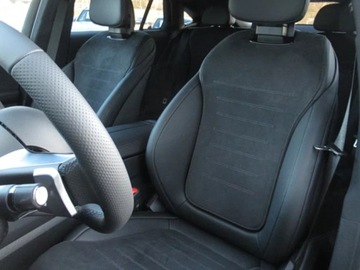 Mercedes GLC C254/X254 2025 GLC Coupe 200 d 4-Matic AMG Line 2.0 (163KM) 2025, zdjęcie 6