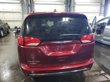 Chrysler Pacifica II 2017 Chrysler Pacifica Touring L Plus 2017 3.6l 3.6 Benzyna 287KM, zdjęcie 2