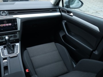 Volkswagen Passat B8 Limousine 2.0 TDI BlueMotion SCR 150KM 2019 VW Passat 2.0 TDI, Automat, Navi, Klima, zdjęcie 7