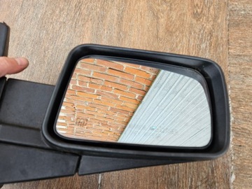 JEEP COMMANDER XK 5-10 ZRCÁTKO PRAVÉ 9 KABEL PRASKLÉ