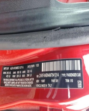 Alfa Romeo Giulia II Sedan Facelifting 2.0 Turbo 280KM 2021 Alfa Romeo Giulia Auta z USA - Zapytaj o wiecej ofert 2.0 Benzyna 280KM, zdjęcie 4