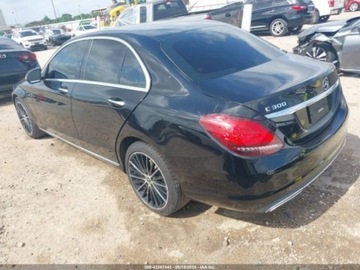 Mercedes Klasa C W205 2020 Mercedes-Benz Klasa C 2020 Mercedes-Benz C-Class C 300 Sedan 2.0 Benzyna, zdjęcie 2