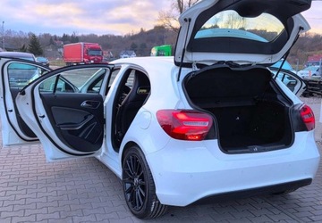 Mercedes Klasa A W176 Hatchback 5d Facelifting 180 122KM 2016 Mercedes-Benz Klasa A 1,6 Ben 122 km AMG 6 -biegow 1.6 Benzyna 122KM, zdjęcie 32