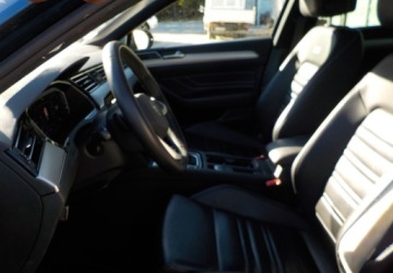 Volkswagen Passat B8 Variant Facelifting 2.0 TDI SCR 150KM 2022 Volkswagen Passat R-line Okazja 2.0 Diesel 150KM, zdjęcie 23