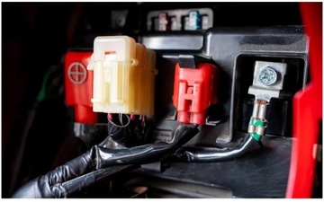 KONTAKT SPRAY DO KONSERWACJI POŁĄCZEŃ ELEKTRYCZNYCH I STYKÓW CS 300 400 ML