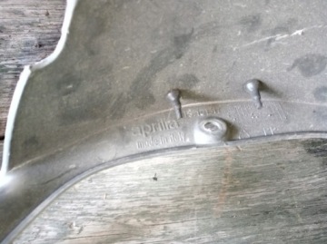 КОРПУС СЧЕТЧИКА НАПОЛНИТЕЛЯ APRILIA PEGASO 650