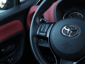 Toyota Yaris III Hatchback 5d Facelifting Hybrid 100KM 2017 Toyota Yaris 1.5 Hybrid, Salon Polska, zdjęcie 19