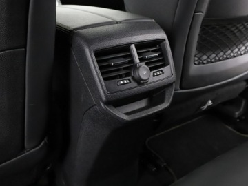 Peugeot 3008 II Crossover 1.6 THP 180KM 2018 Peugeot 3008 1.6T Automat GT Line Nawigacja, zdjęcie 38