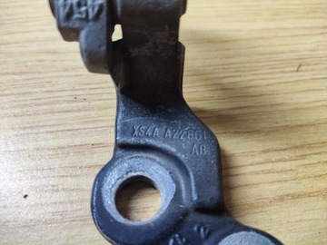 ПЕТЛЯ ДВЕРИ ЛЕВАЯ ФОКУС MK1 XS4AA22801