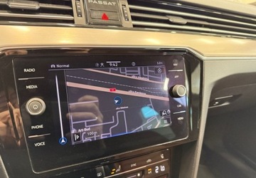 Volkswagen Passat B8 Variant Facelifting 2.0 TDI SCR 150KM 2022 Volkswagen Passat Unikatowe wyposazenie - Masaze - 4 kamery - LED Matrix -, zdjęcie 26