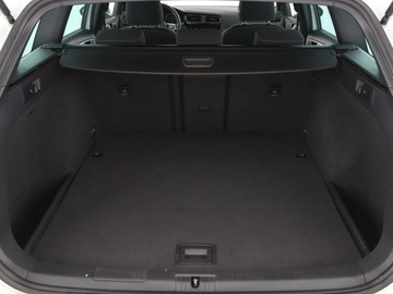 Volkswagen Golf VII GTD Variant Facelifting 2.0 TDI-CR BMT 184KM 2017 Volkswagen Golf GTD 184KM PDC grzane fotele, zdjęcie 15