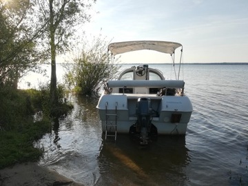 яхта, моторная лодка, каюта-каюта, двигатель 40 л.с. и прицеп GVM 1320 кг.