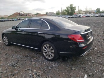 Mercedes Klasa E W213 2017 Mercedes-Benz Klasa E 2017 MERCEDES-BENZ E 300 4MATIC 2.0 Benzyna 241KM, zdjęcie 2