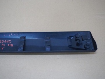 LIŠTA BOČNÍ ZDOBENÁ DVEŘE LEVÝ ZADNÍ RENAULT MEGANE III HB 5D 828770001R