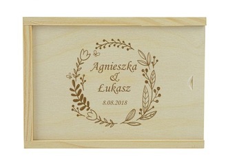 ДЕРЕВЯННАЯ КОРОБКА ДЛЯ ФОТОПРИНТОВ 21x15 С ГРАВИРОВКОЙ -