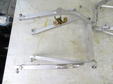 Suzuki GSXR GSX-R 600 SRAD Крепление на раму