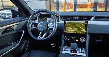 Jaguar F-Pace SUV Facelifting 2.0 P 249KM 2022 Jaguar F-Pace F-pace 2.0 I4 250 PS AWD Auto R Dynamic SE FV23 2.0 Benzyna, zdjęcie 2