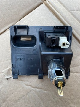 KRYT TUNELU USB HNÍZDO ZAPALOVAČE 9252108 BMW F15 X5 F16 X6