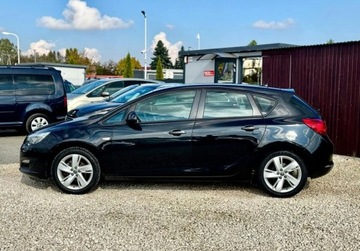 Opel Astra J GTC 1.4 Turbo ECOTEC 120KM 2014 Opel Astra 1.4 Turbo Cosmo 1.4 Benzyna 120KM, zdjęcie 2