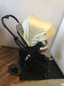 Спортивная коляска Hauck Mars с чехлами на ножки.