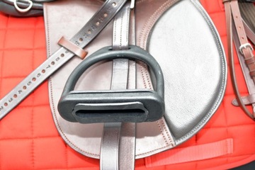 УНИВЕРСАЛЬНОЕ КОЖАНОЕ СЕДЛО 14C В КОМПЛЕКТЕ — PONY