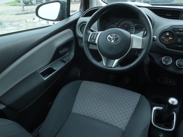 Toyota Yaris III Hatchback 5d Facelifting 1.0 VVT-i 69KM 2014 Toyota Yaris 1.0 VVT-i, Salon Polska, Serwis ASO, zdjęcie 6