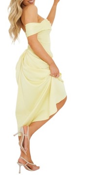 Sukienka midi PrettyLittleThing żółta satynowa drapanowa typu bardot r. 36