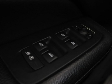 Volvo V60 I Kombi Facelifting 2.0 D4 DRIVE-E 190KM 2018 Volvo V60 2.0 D4 Automat Momentum Nawigacja, zdjęcie 35