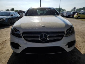 Mercedes Klasa E W213 2017 Mercedes-Benz Klasa E Mercedes-Benz E-Class 300 Luxury 4MATIC Sedan 2.0, zdjęcie 1