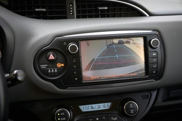 Toyota Yaris III 2015 Toyota Yaris Hybrid 1.5 VVT-i KAMERA zarejestrowany w Polsce, zdjęcie 2