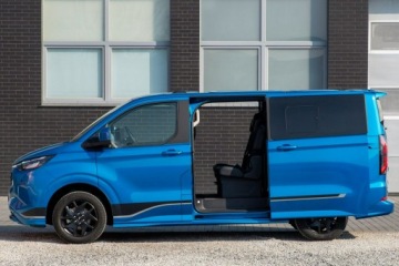 Ford Tourneo Custom II  L1 2.5 Plug-in Hybrid  232KM 2025 Ford Tourneo Custom SPORT 8-osób L1H1 2.5 PHEV, zdjęcie 5