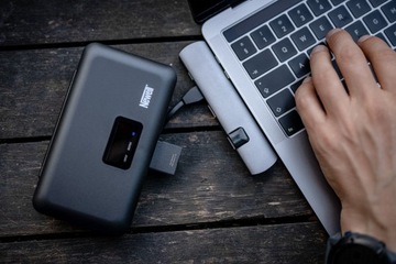 Зарядное устройство Newell для Sony NP-FZ100 + функция Power Bank + SD-ридер