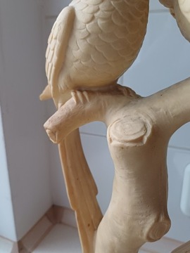 Мраморная фигурка попугая