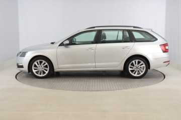 Skoda Octavia III Kombi Facelifting 1.6 TDI 115KM 2017 Skoda Octavia 1.6 TDI, Salon Polska, Klima, zdjęcie 2