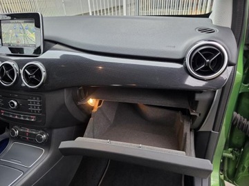Mercedes Klasa B W246 Sports Tourer Facelifting 1.6 180 122KM 2017 MERCEDES B180, 1,6l benzyna 122KM Automat Niski przebieg: 103,232km, zdjęcie 31