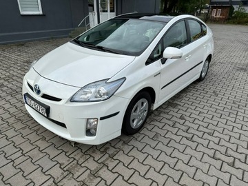 Toyota Prius III 2011 Toyota Prius 1.8 hybryda, Pełny Serwis Aso