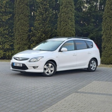 Hyundai i30 I CW Facelifting 1.4 DOHC 109KM 2011 Hyundai i30 1.4 Benzyna Blue Classic Manual 109KM, zdjęcie 3